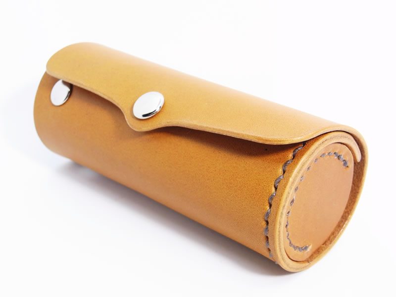 スナップボタンを留めて横に寝かせた状態
