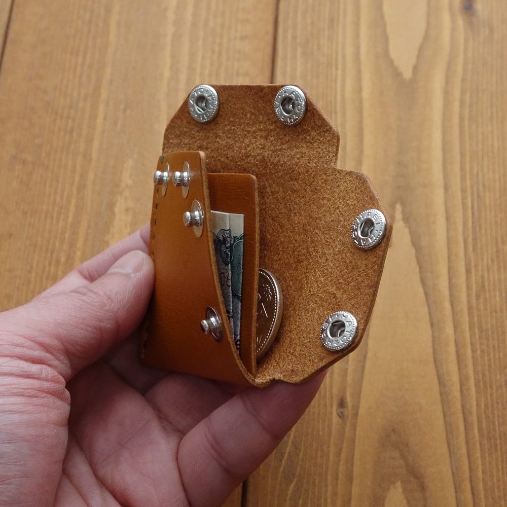 ボタンをすべて開いて全体を広げた状態